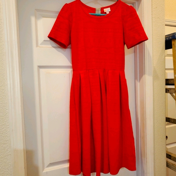 LuLaRoe Dresses & Skirts - ♥️Small Amelia Dress EUC